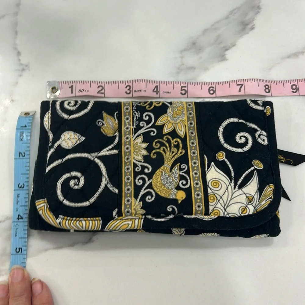 Vera Bradley Tri-Fold Wallet in Retired Yellow Bird Pattern.‎ - Picture 9 of 10
